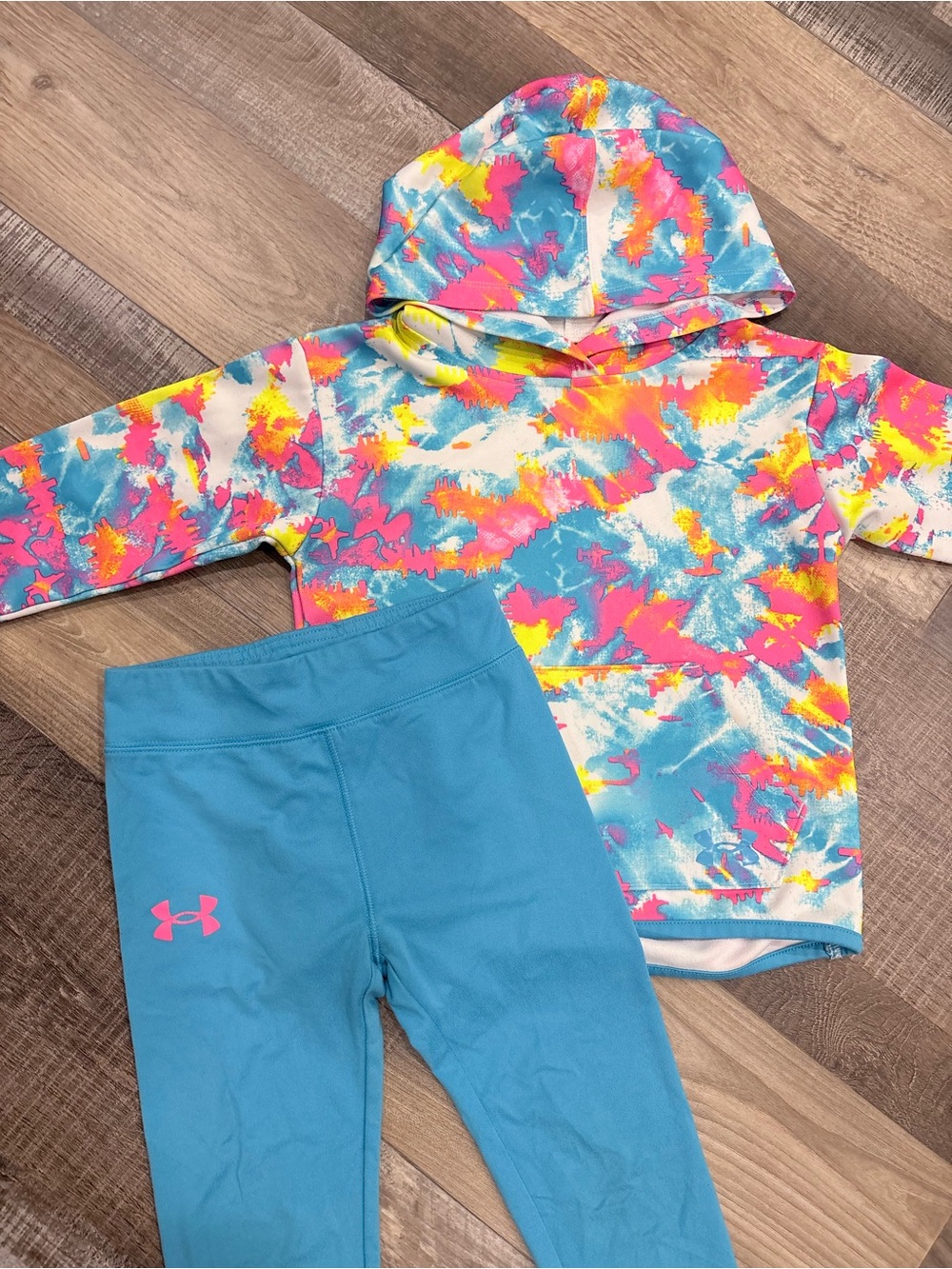 Under Armour Girls Blue Legging and Multicolor Hooded Rashguard Set